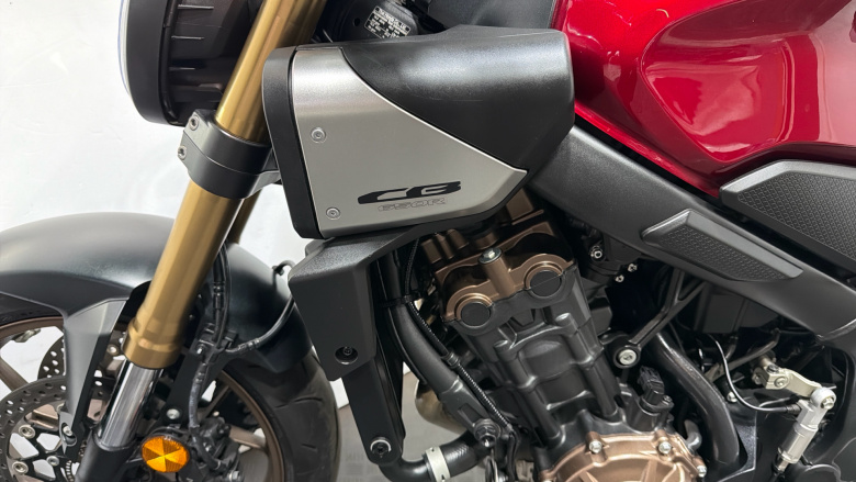 24MY Honda CB650R E-Clutch